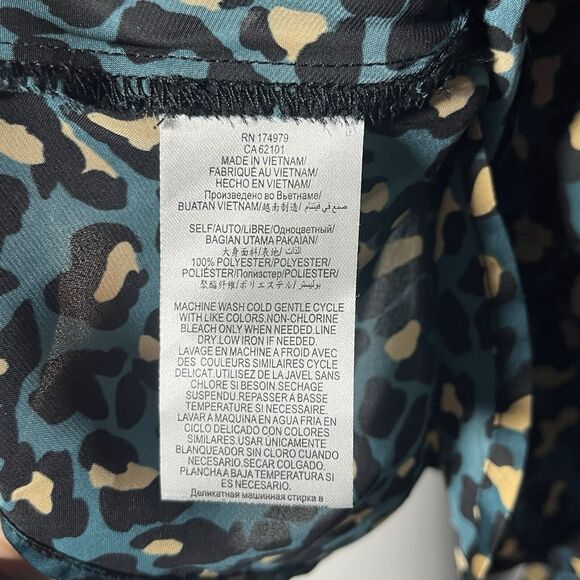 BCBGeneration Wrap Top Size Small Teal Leopard Print Tie Waist V Neck NWT $78 - Picture 8 of 13